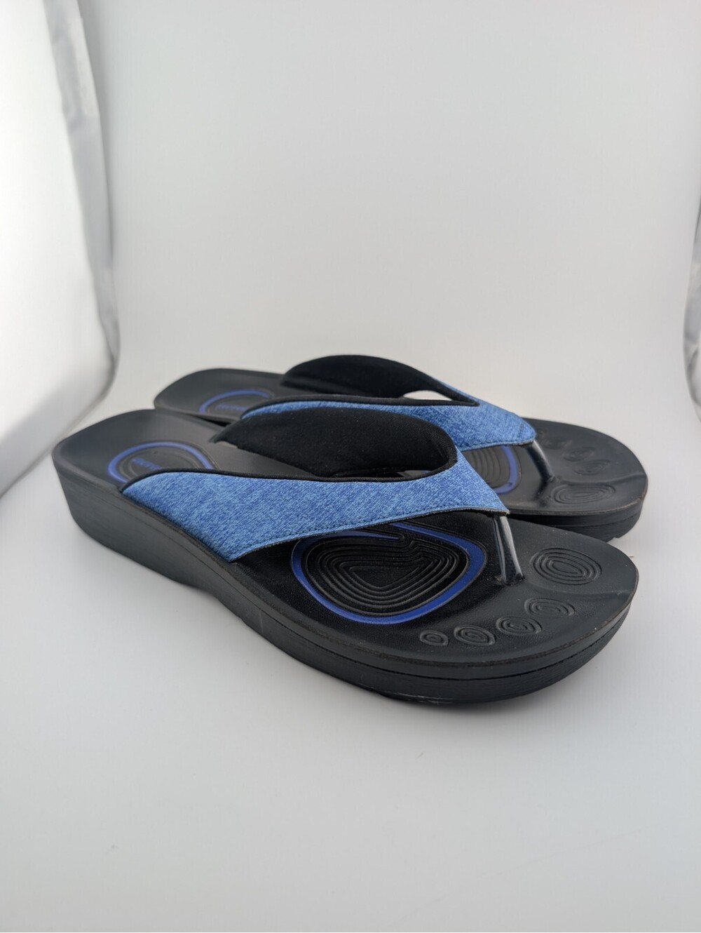 Aerothotic Women's Size 7 Black And Blue Flip Flops Sandals EU Size 37